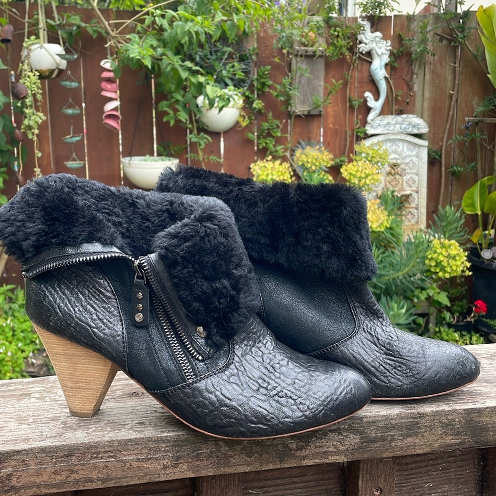Matt Bernson Minx Black Leather Fur Fold-over Zipper Booties Women's Size 11